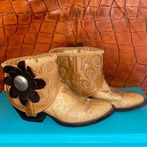 Western vintage booty with snake skin